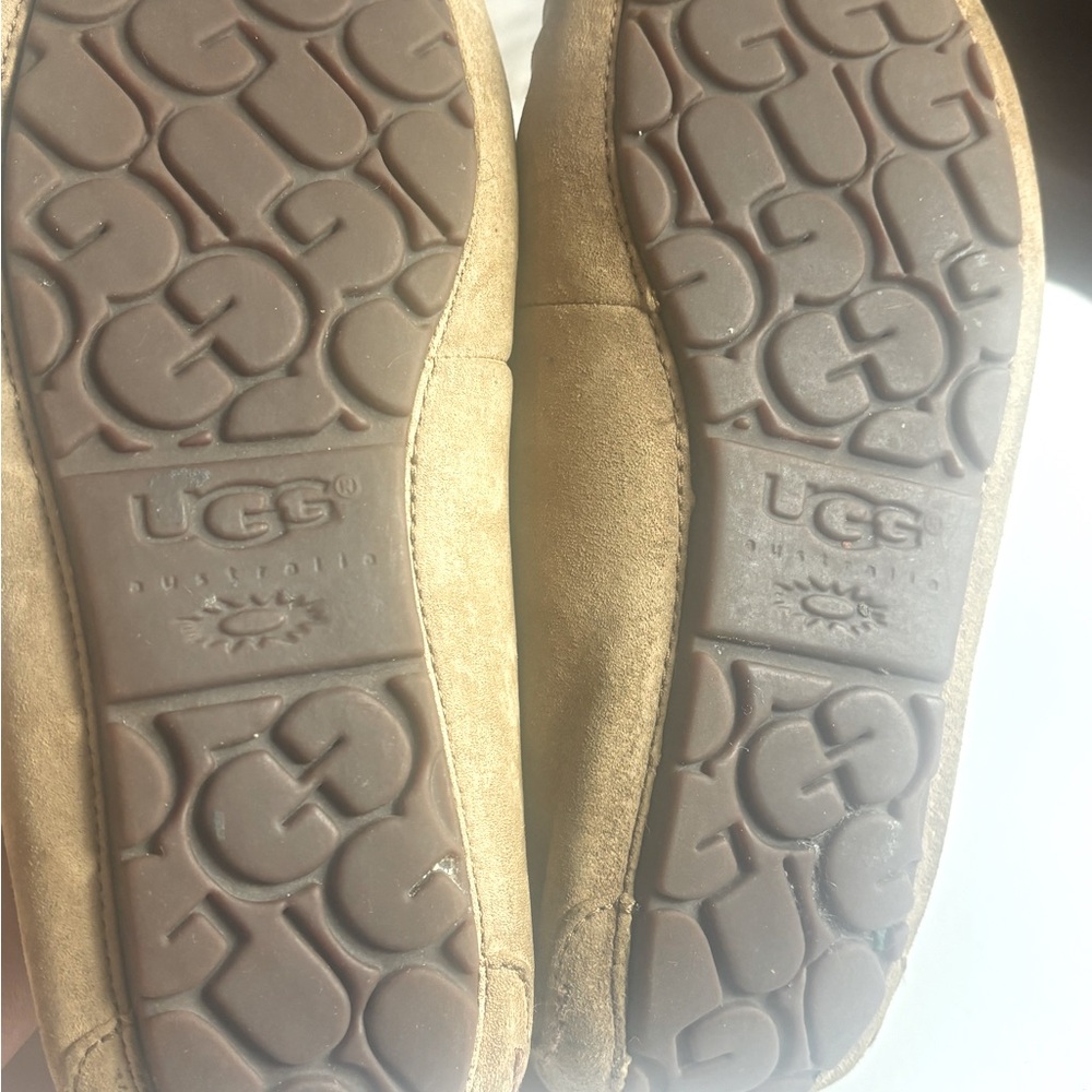 UGG| UGG Australia Dakota Moccasin slippers. Color Tan size 8 - Picture 10 of 15